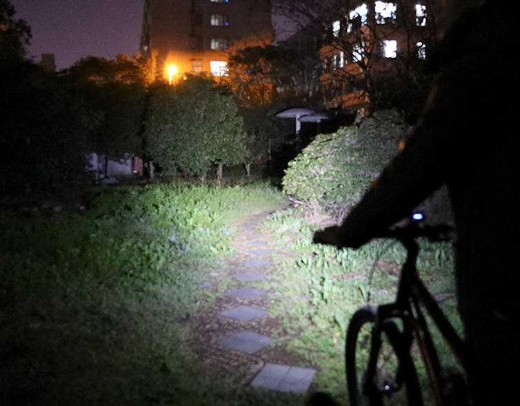 Bicycle Light Four-in-One Headlight Mountain Bike Horn Light One-Click Lock Mobile Phone Stand Lighting Cycling Fixture Cross-Border