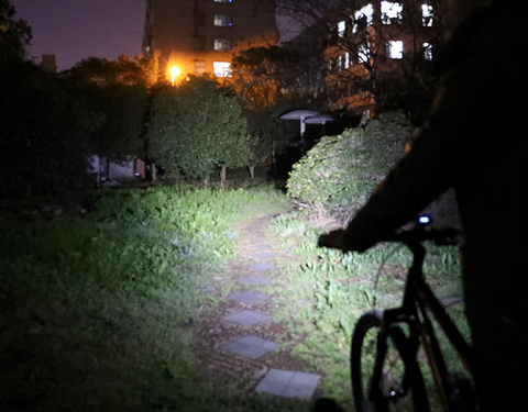 Bicycle Light Four-in-One Headlight Mountain Bike Horn Light One-Click Lock Mobile Phone Stand Lighting Cycling Fixture Cross-Border